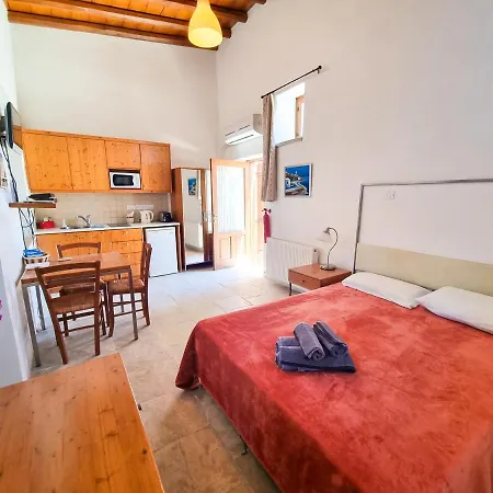 Apartment Poolside Escape In Village With Pool Facilities *