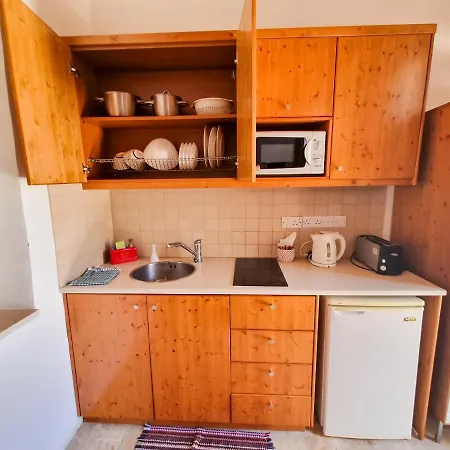 Poolside Escape In Village With Pool Facilities Apartment *