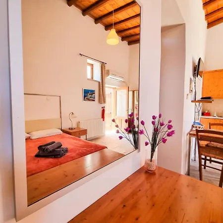 Poolside Escape In Village With Pool Facilities *